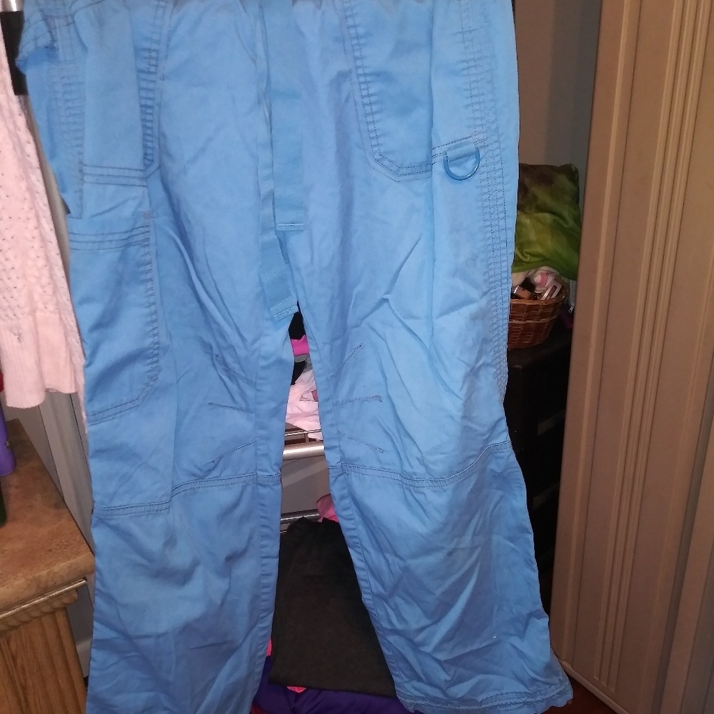 Sz medium koi scrub cargo pants